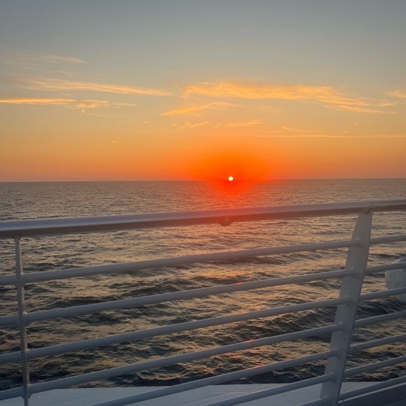 Meet your Posher, MissLuxury667 - Picture 1 of 1